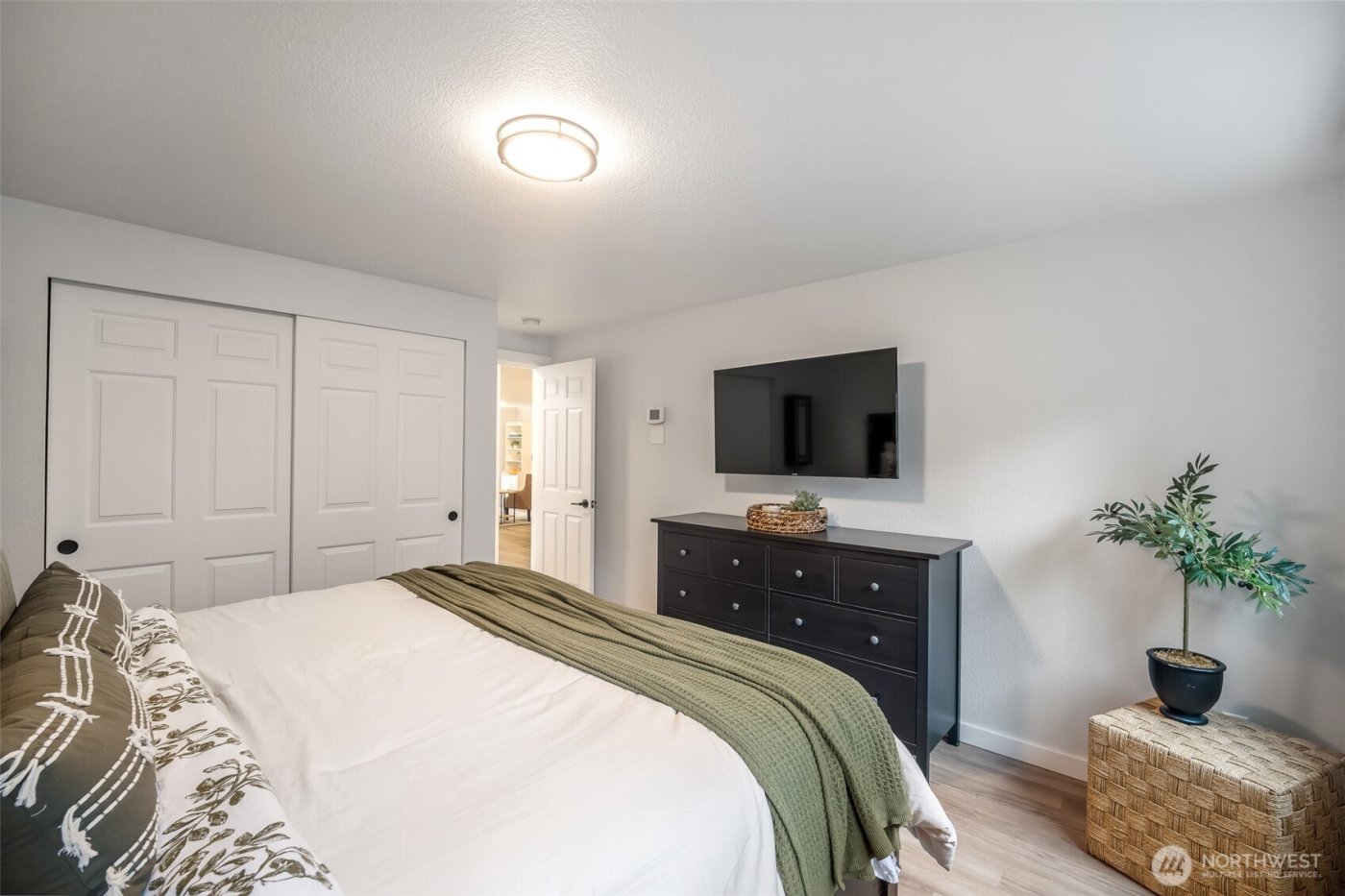 10016 NE 120th Lane #F103, Kirkland, WA 98034