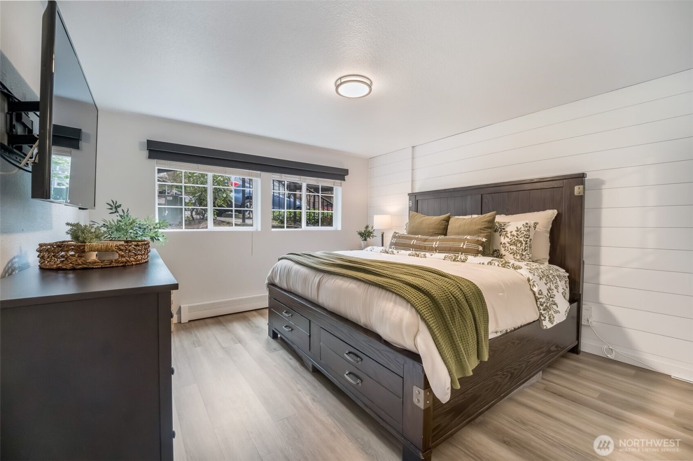 10016 NE 120th Lane #F103, Kirkland, WA 98034