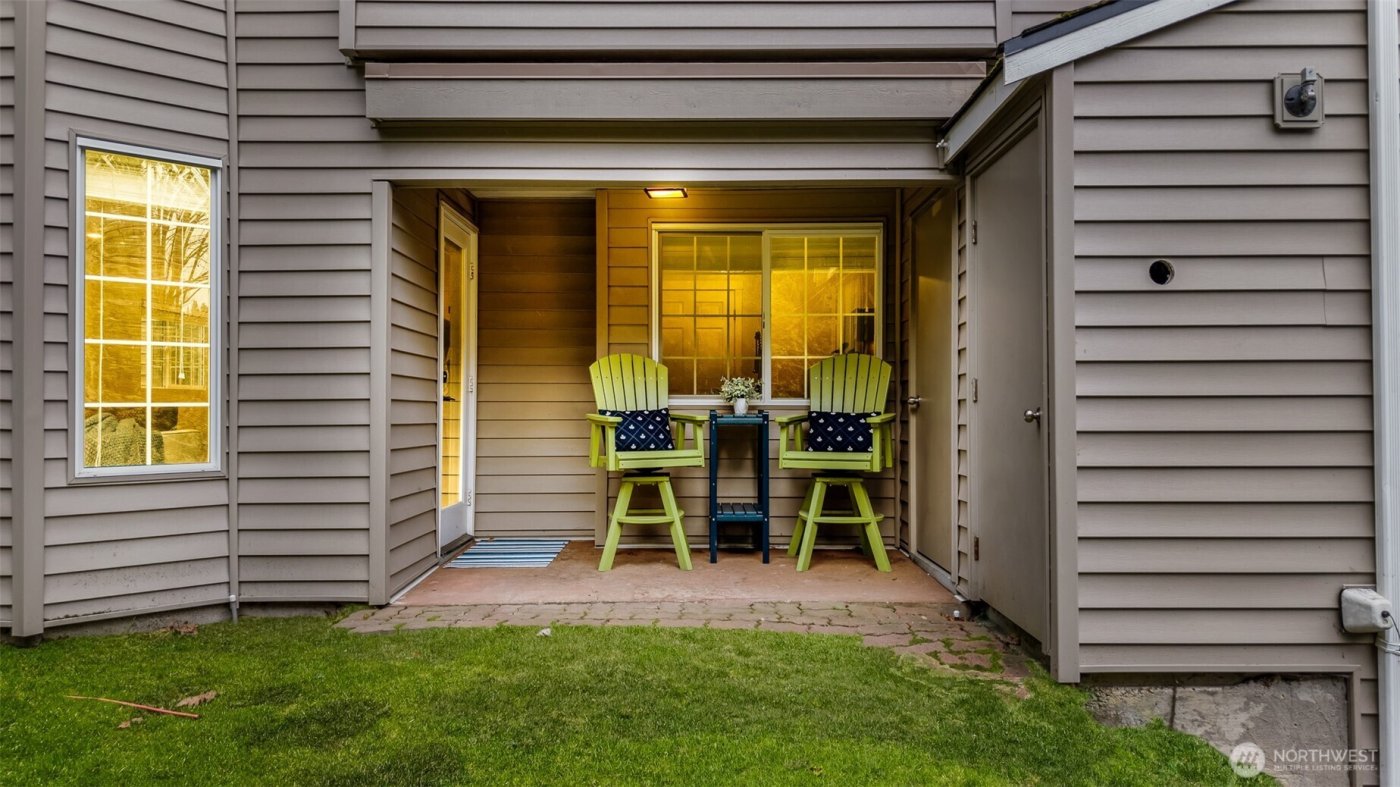 10016 NE 120th Lane #F103, Kirkland, WA 98034