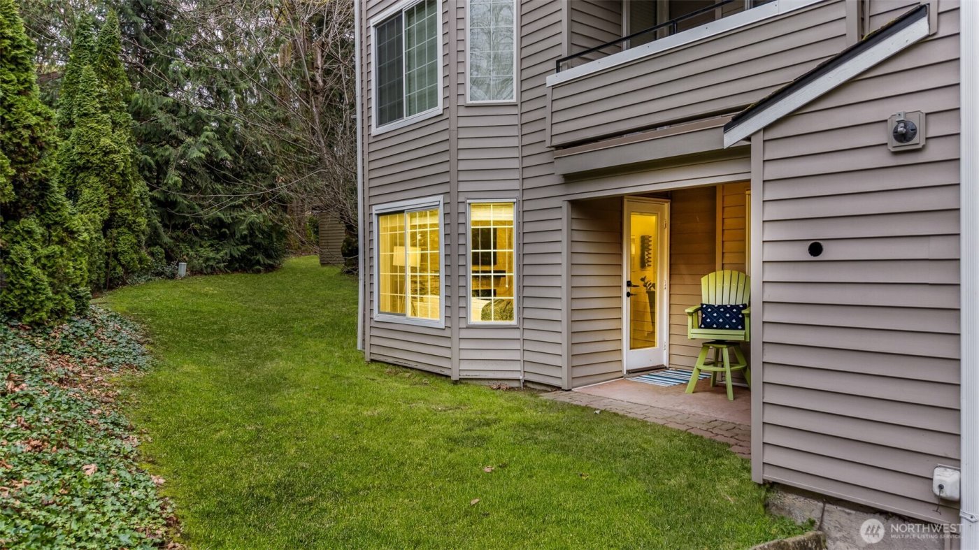 10016 NE 120th Lane #F103, Kirkland, WA 98034