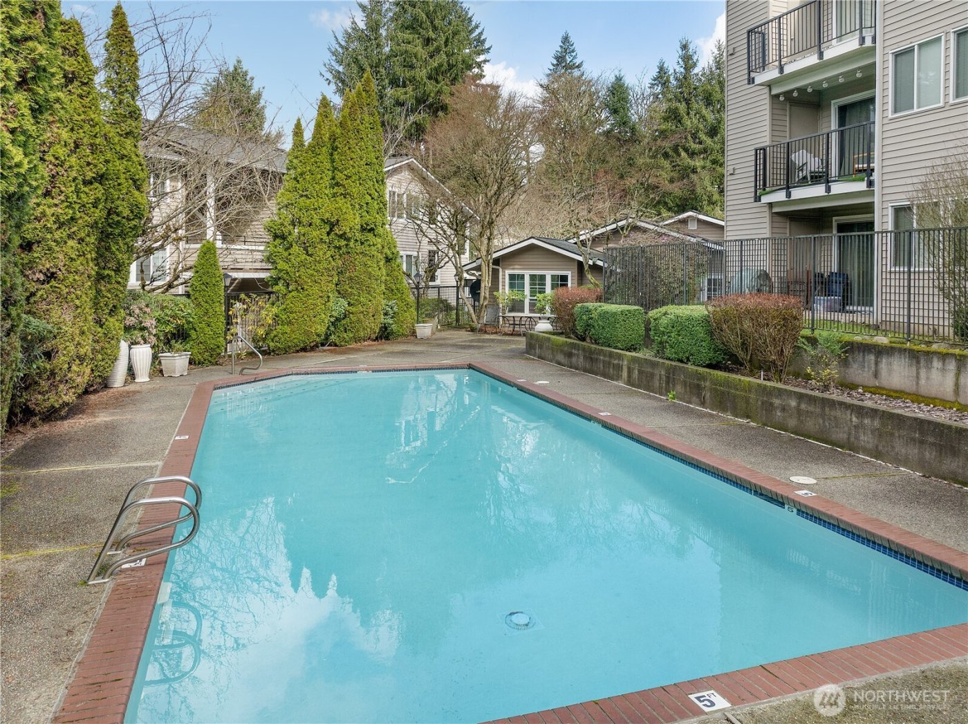 10016 NE 120th Lane #F103, Kirkland, WA 98034