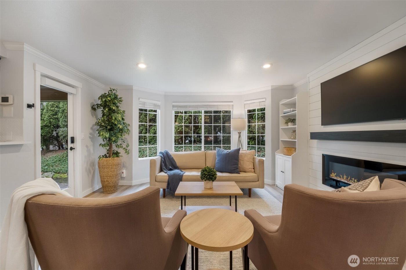 10016 NE 120th Lane #F103, Kirkland, WA 98034