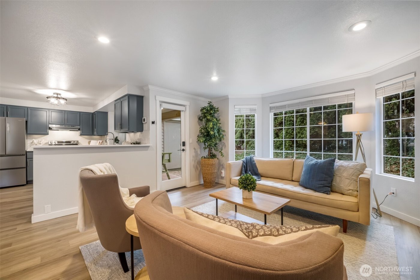 10016 NE 120th Lane #F103, Kirkland, WA 98034