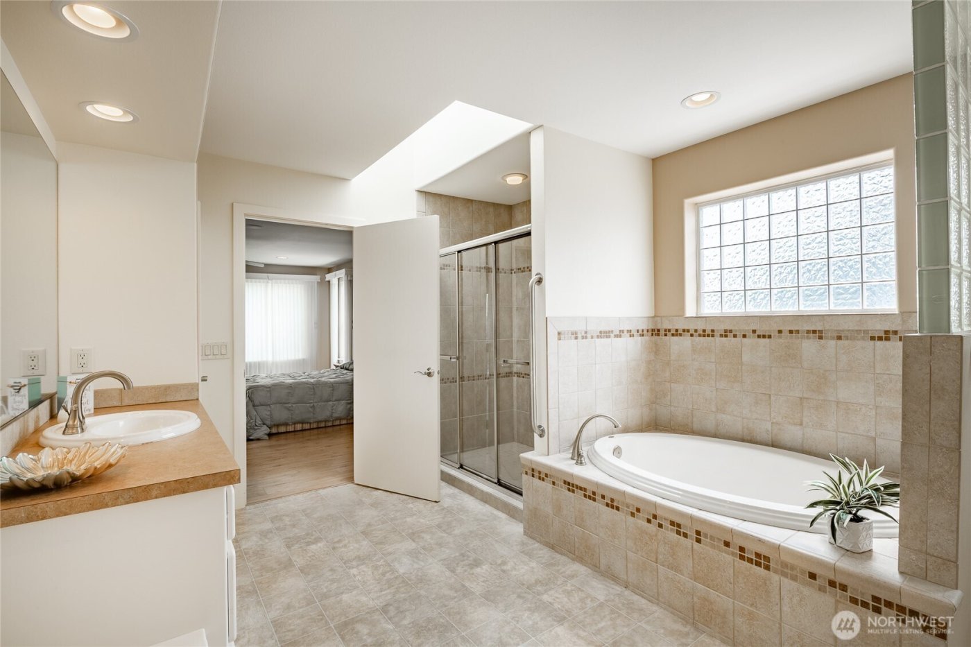 8118 Comox Road , Blaine, WA 98230