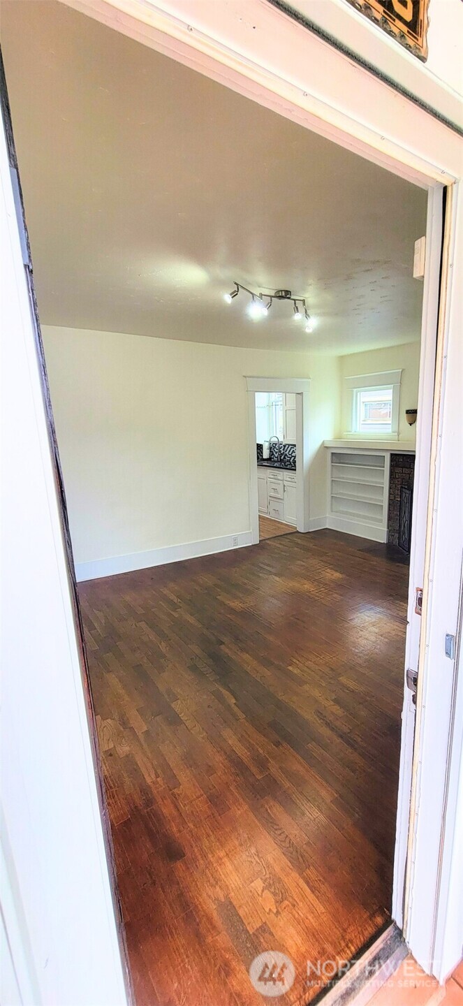 4833 S D Street , Tacoma, WA 98408