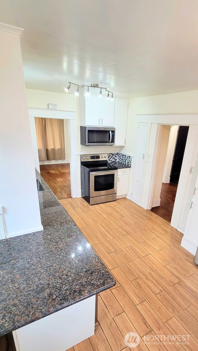 4833 S D Street , Tacoma, WA 98408