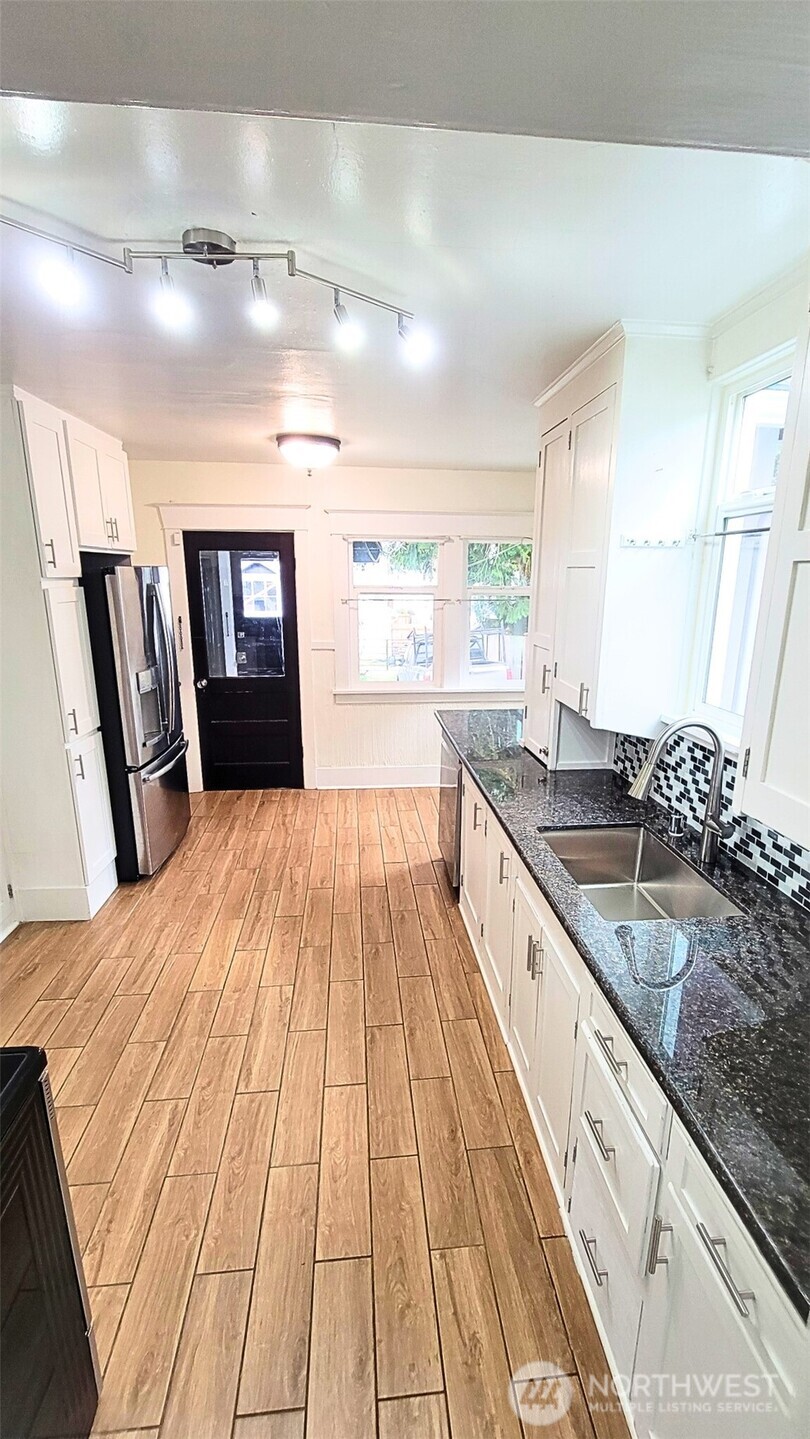 4833 S D Street , Tacoma, WA 98408