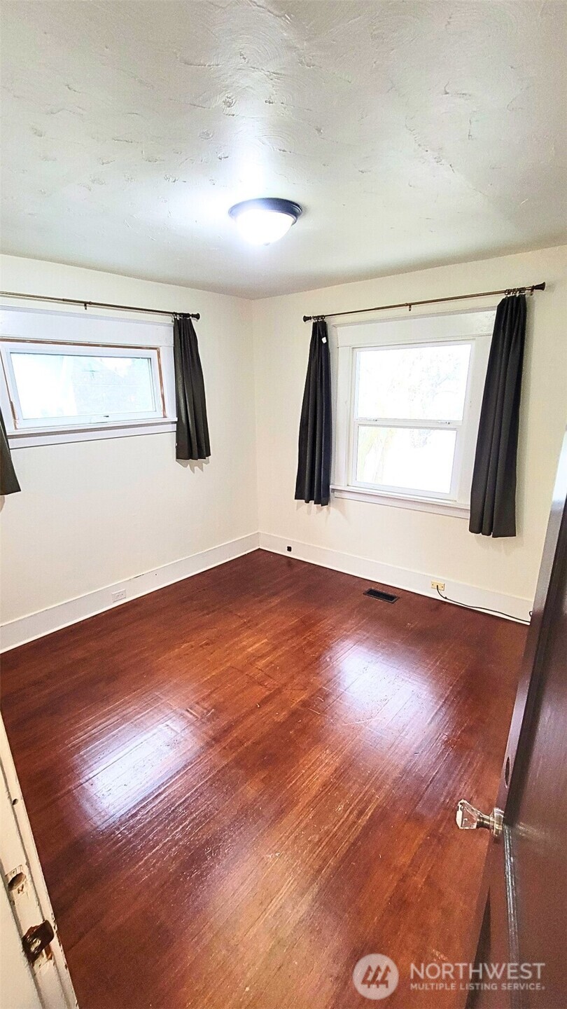 4833 S D Street , Tacoma, WA 98408