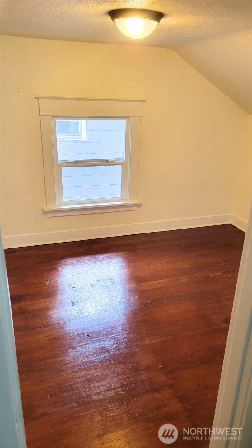 4833 S D Street , Tacoma, WA 98408