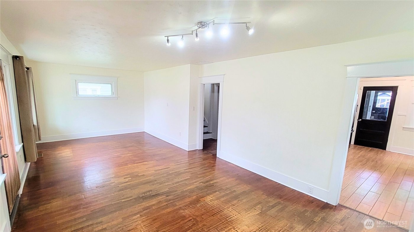 4833 S D Street , Tacoma, WA 98408