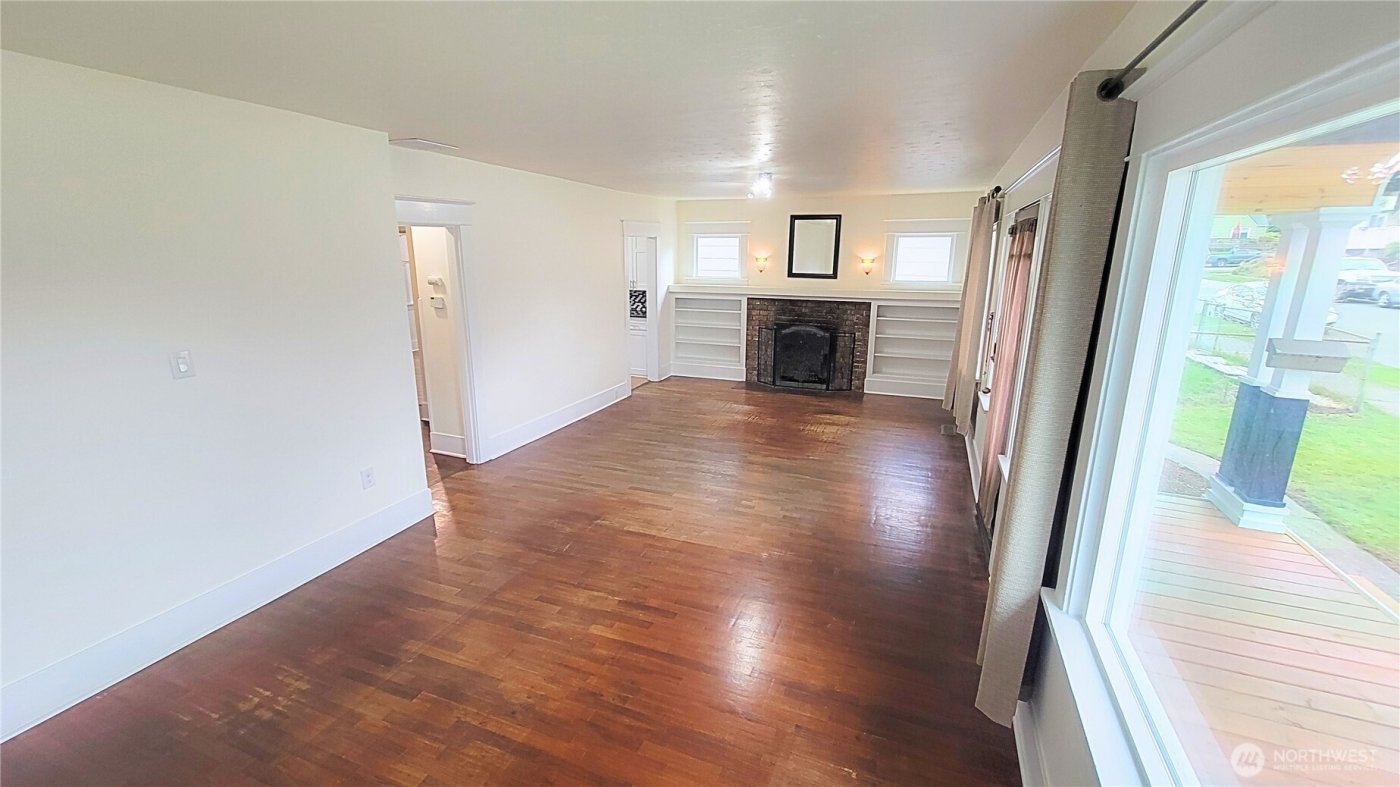 4833 S D Street , Tacoma, WA 98408