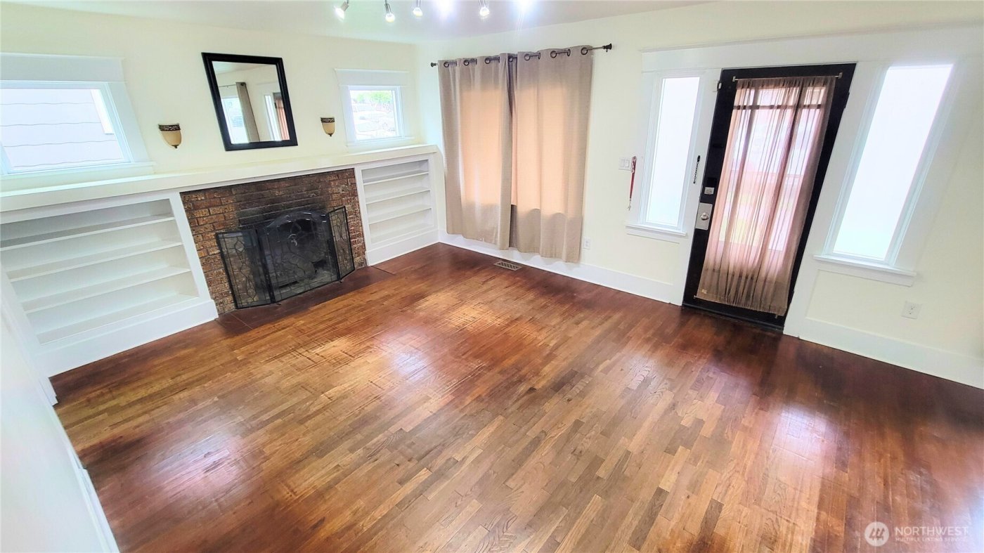 4833 S D Street , Tacoma, WA 98408