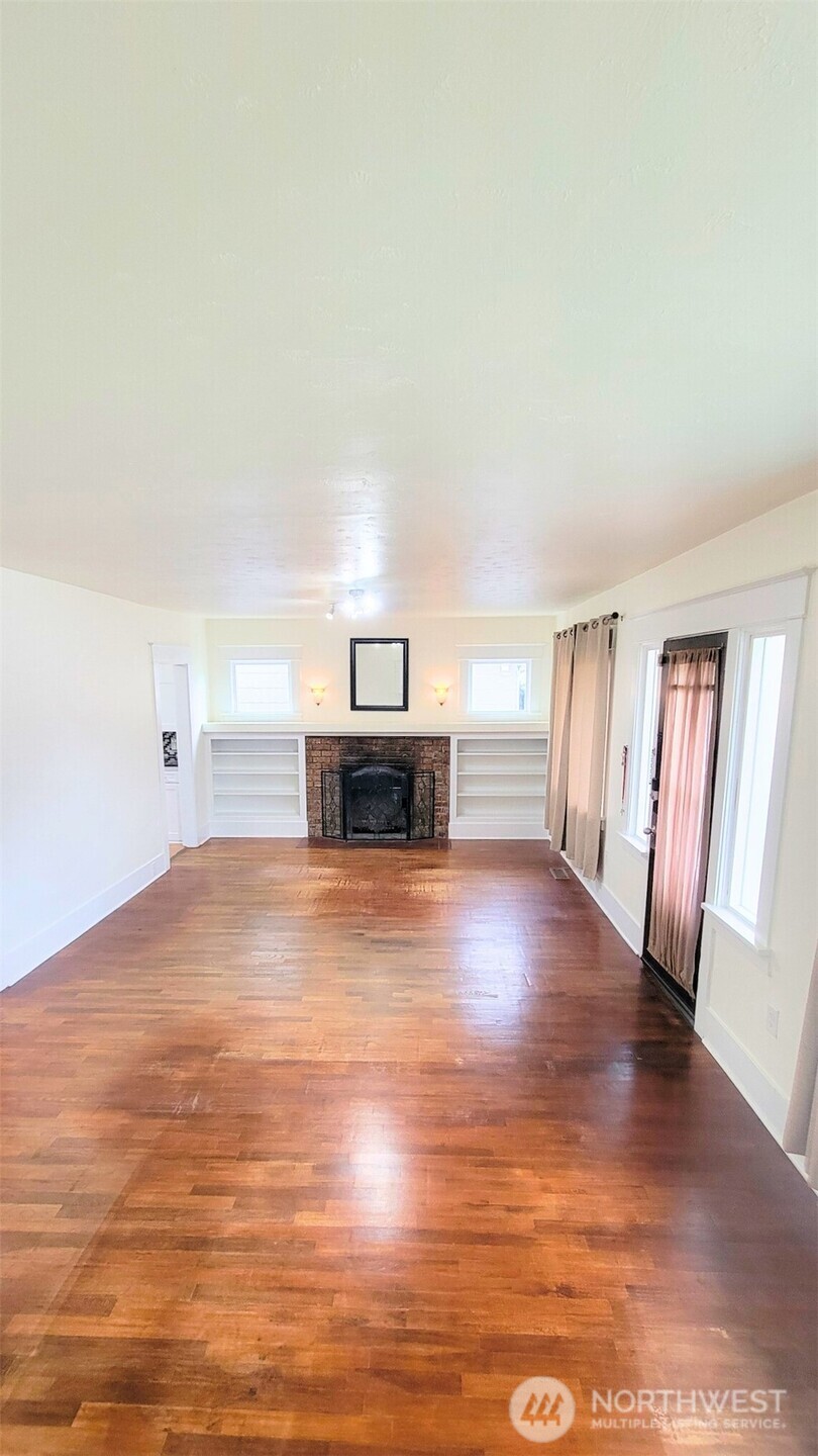 4833 S D Street , Tacoma, WA 98408