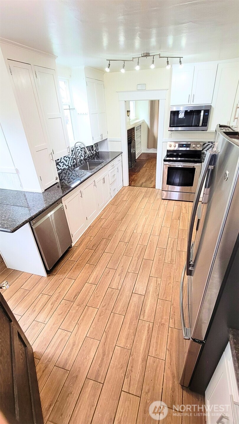 4833 S D Street , Tacoma, WA 98408