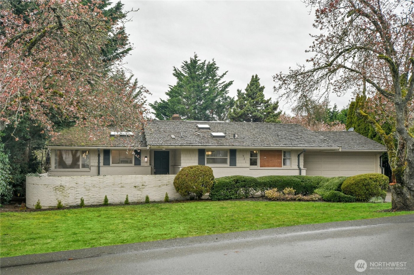 921 Sunset Way , Bellevue, WA 98004