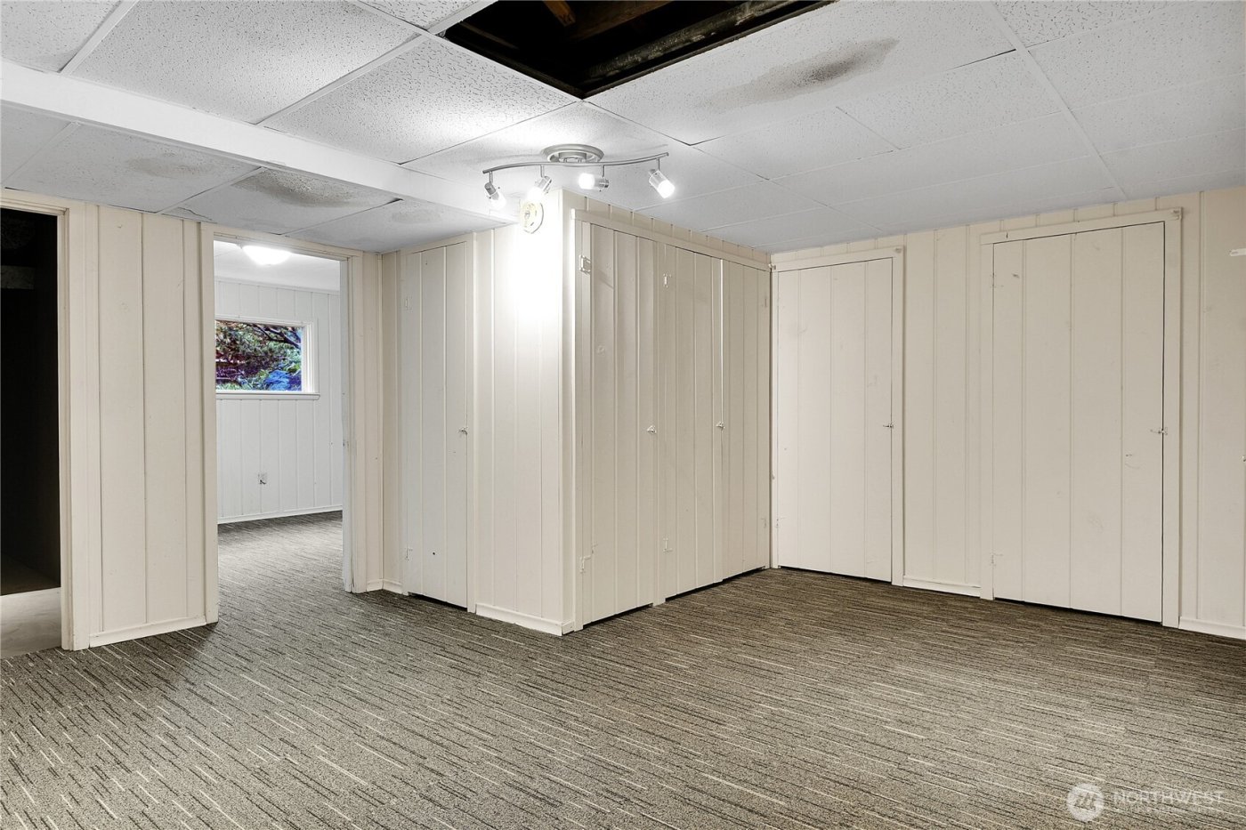 921 Sunset Way , Bellevue, WA 98004