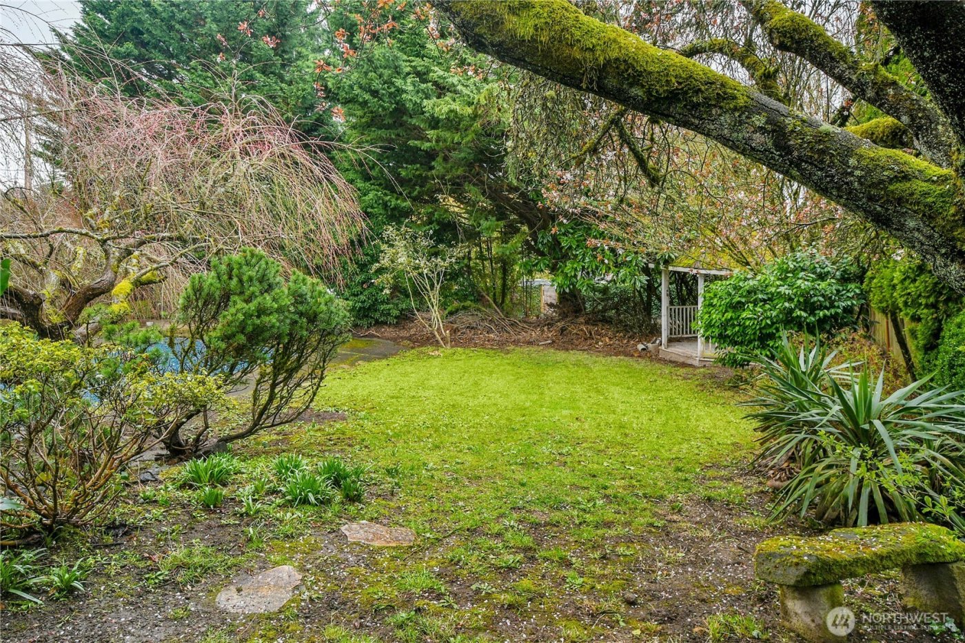 921 Sunset Way , Bellevue, WA 98004