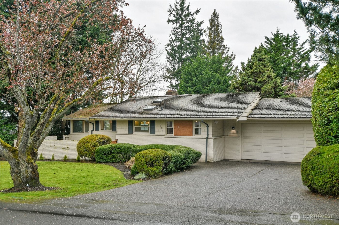 921 Sunset Way , Bellevue, WA 98004