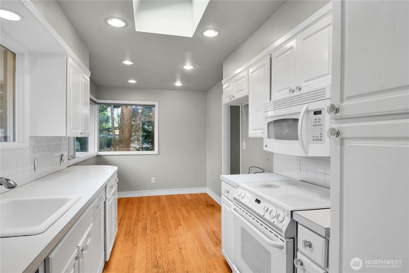 921 Sunset Way , Bellevue, WA 98004