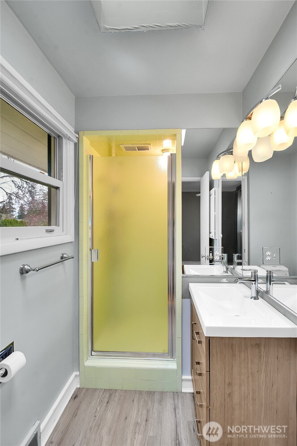 921 Sunset Way , Bellevue, WA 98004