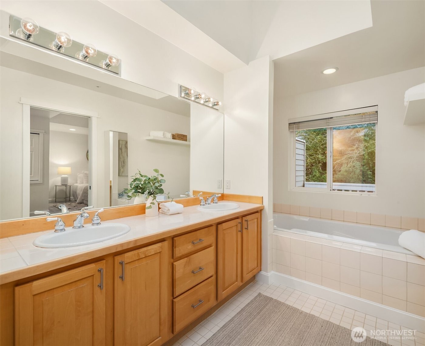 10007 NE 37th Court , Kirkland, WA 98033