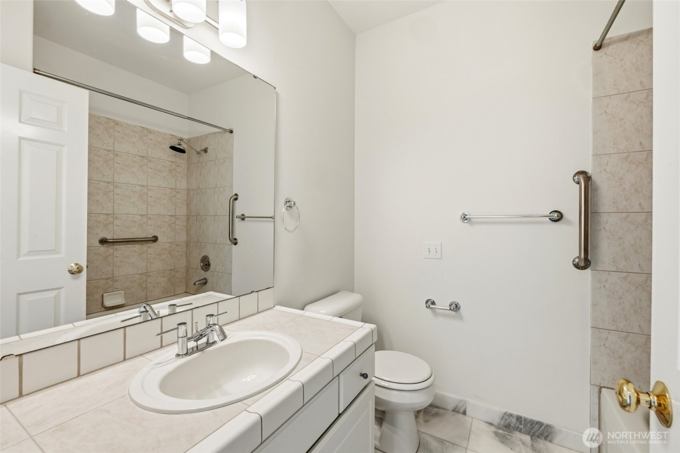 2420 Grand Avenue #303, Everett, WA 98201