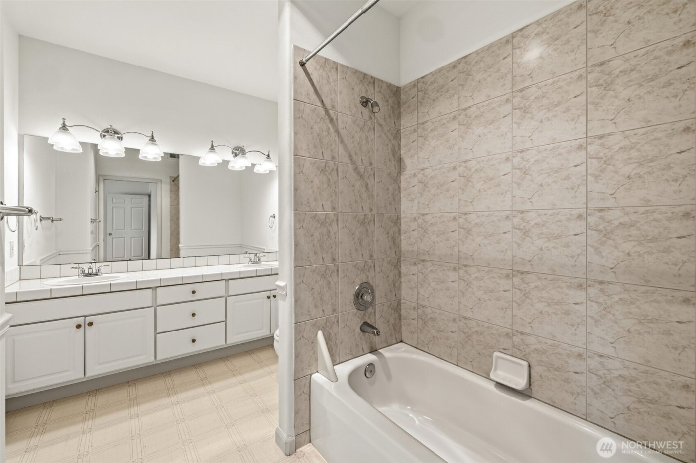 2420 Grand Avenue #303, Everett, WA 98201