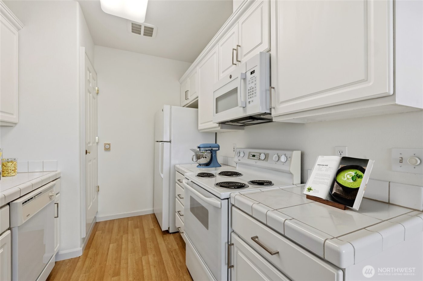 2420 Grand Avenue #303, Everett, WA 98201