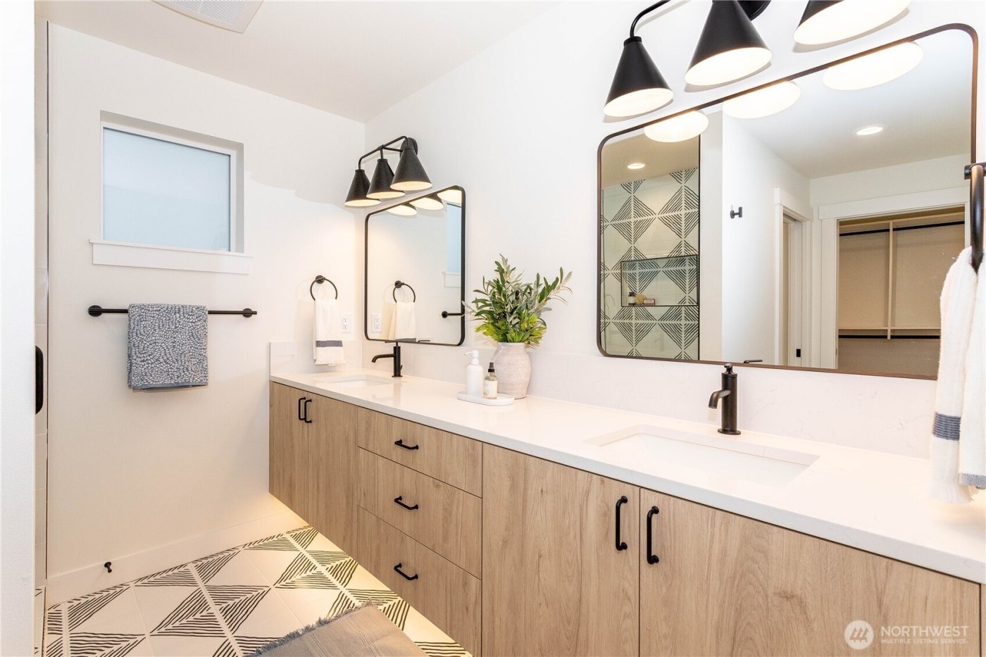 7341 21st Avenue NE #B, Seattle, WA 98115