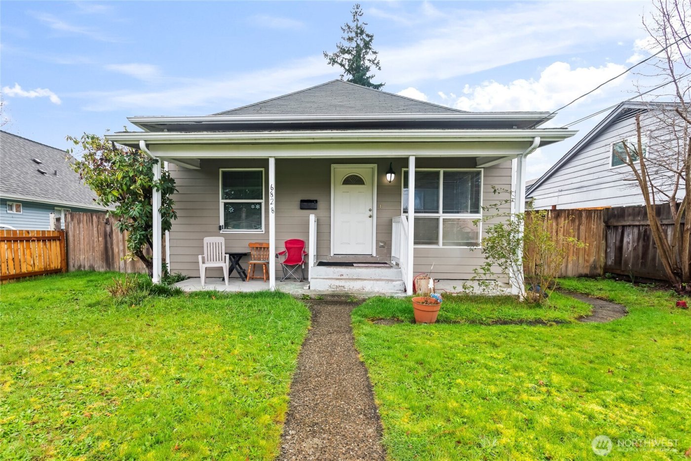 6828 Yakima Avenue , Tacoma, WA 98408