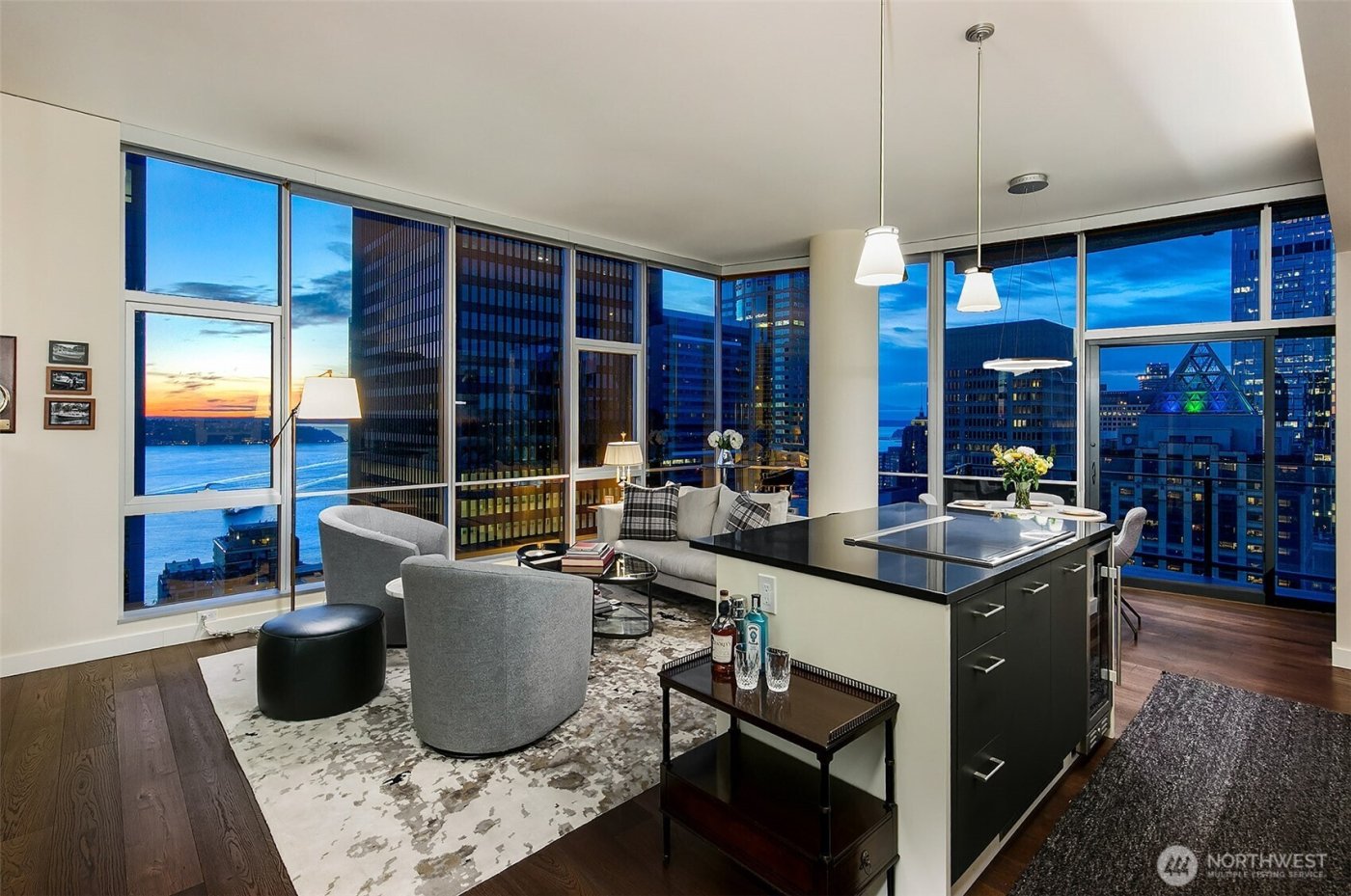 909 5th Avenue #2301, Seattle, WA 98164