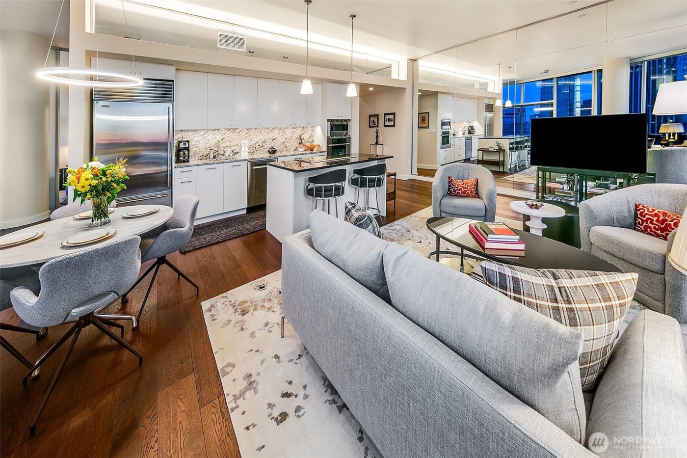 909 5th Avenue #2301, Seattle, WA 98164