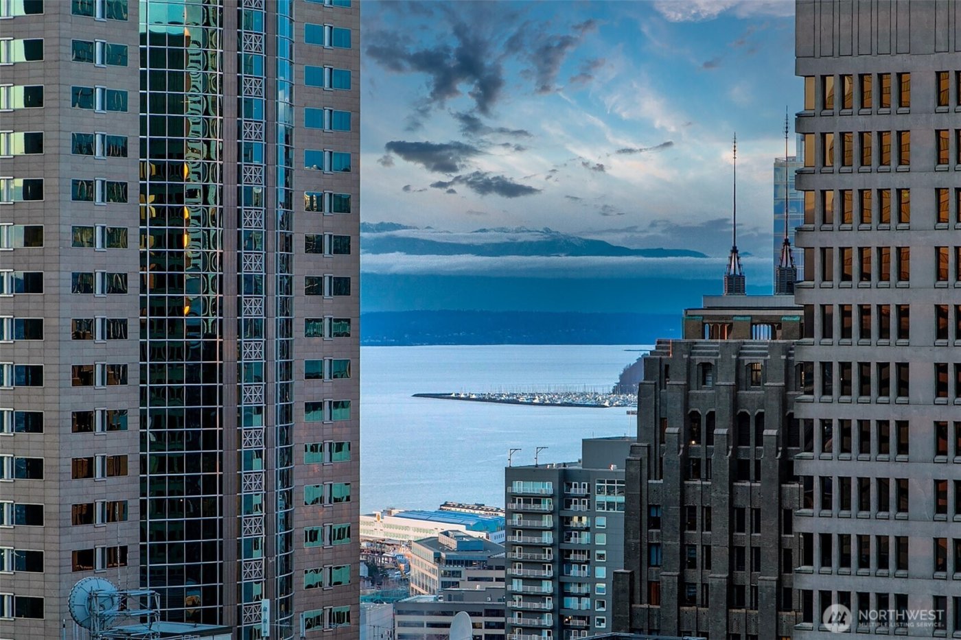 909 5th Avenue #2301, Seattle, WA 98164