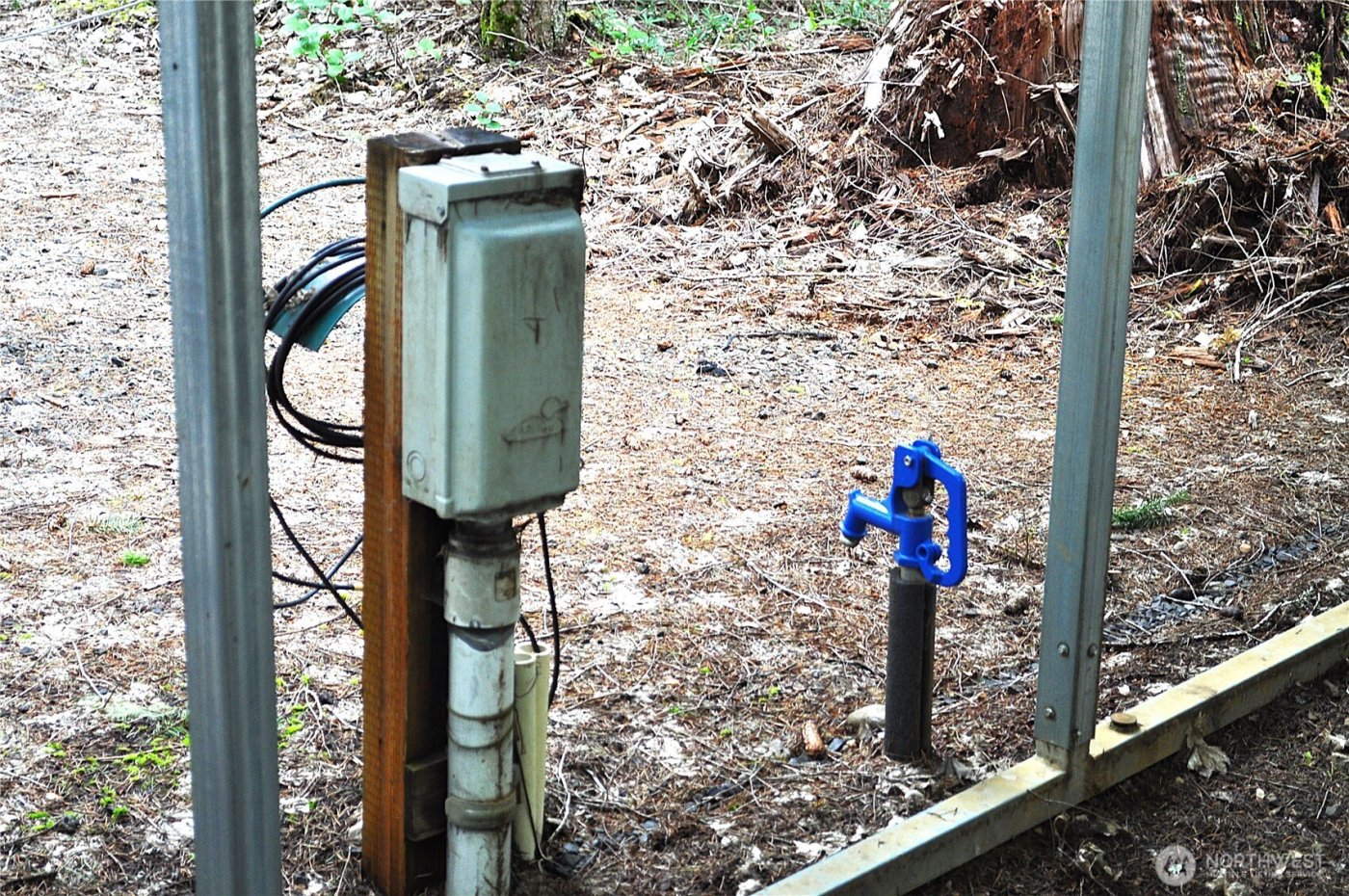 210 N Dow Creek Drive , Hoodsport, WA 98548