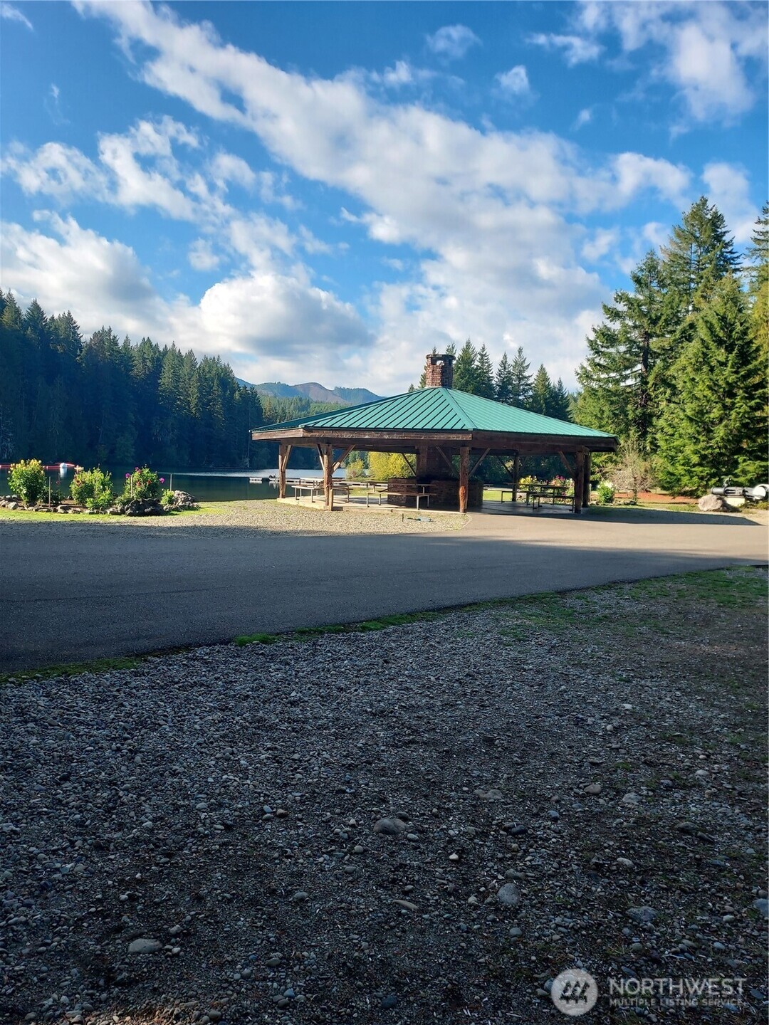 210 N Dow Creek Drive , Hoodsport, WA 98548