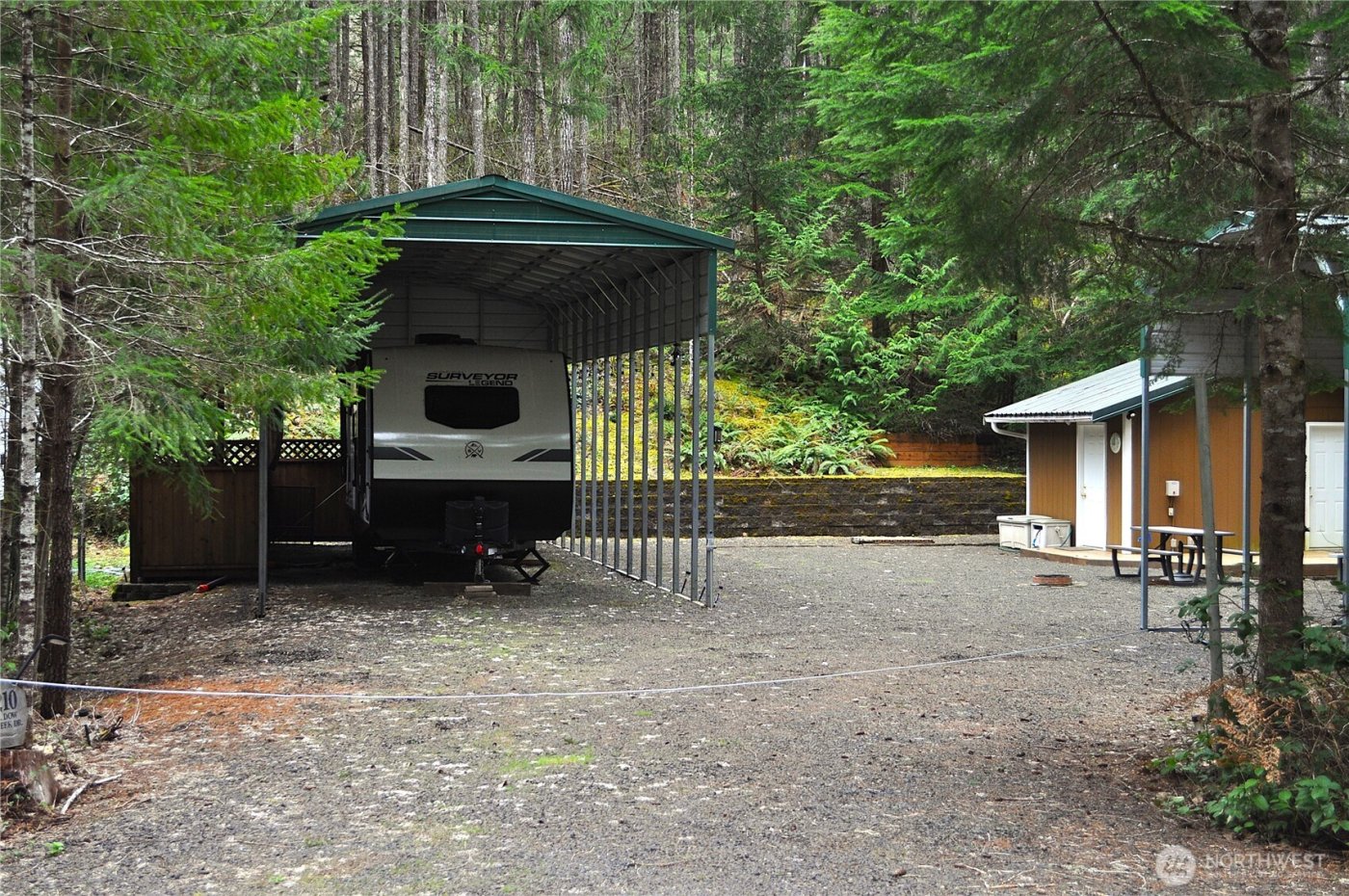 210 N Dow Creek Drive , Hoodsport, WA 98548