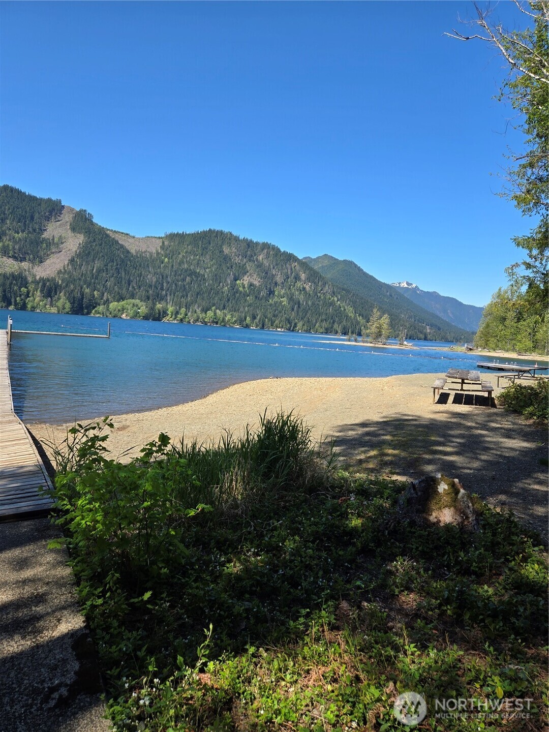 210 N Dow Creek Drive , Hoodsport, WA 98548