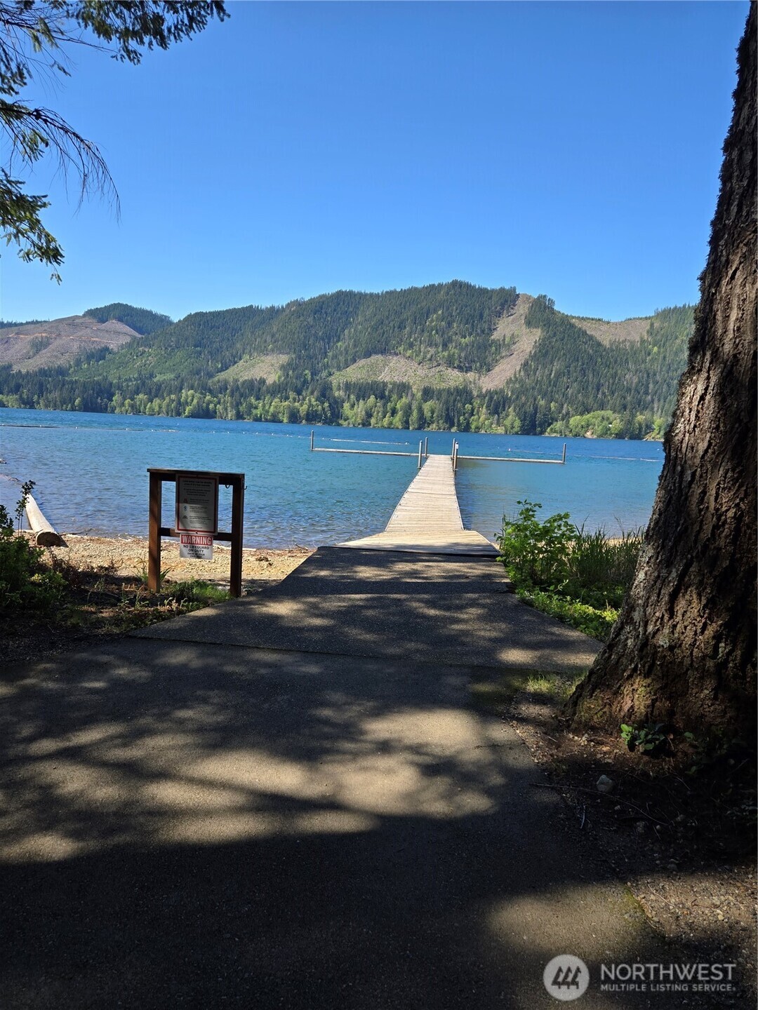 210 N Dow Creek Drive , Hoodsport, WA 98548