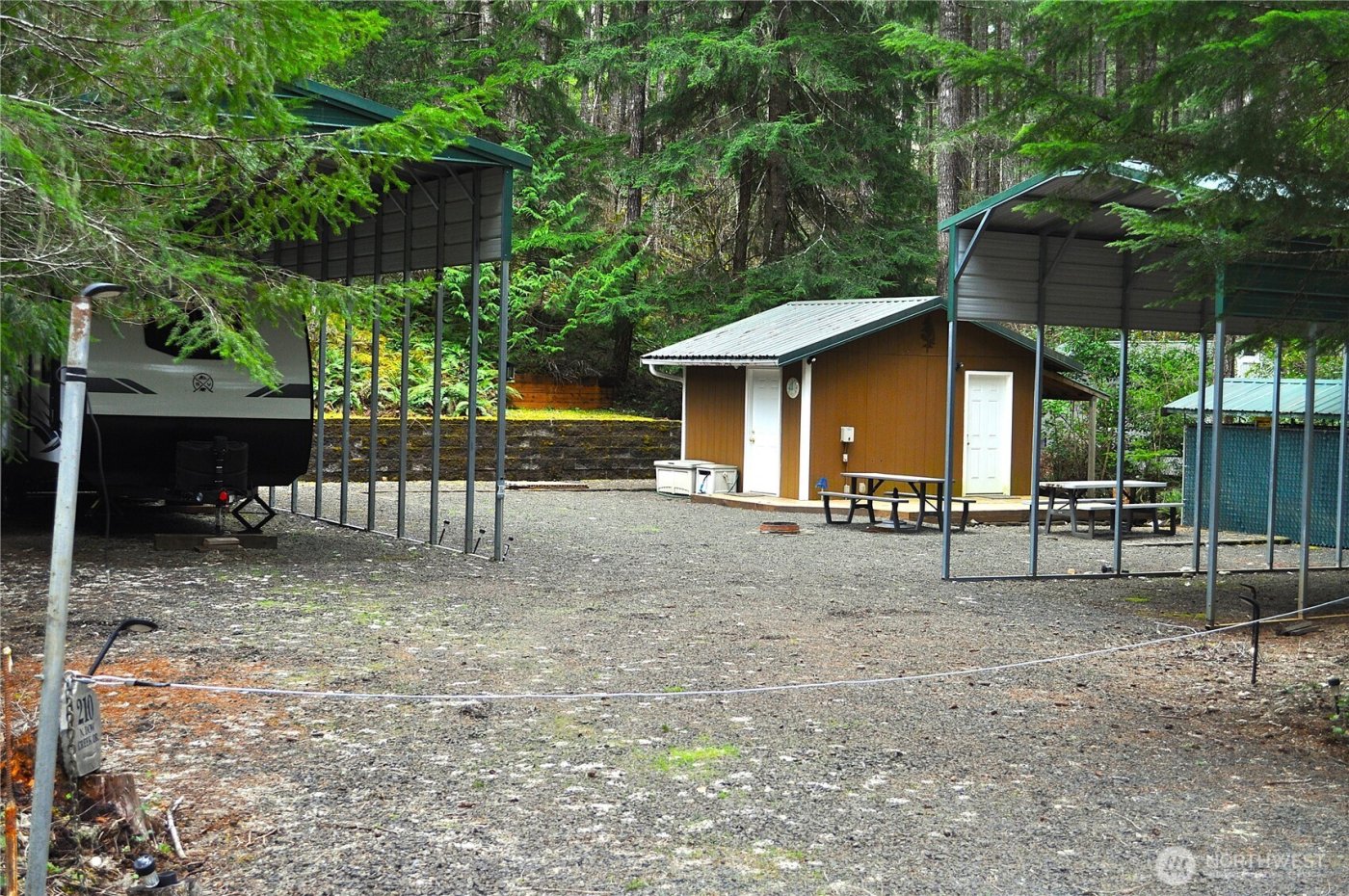 210 N Dow Creek Drive , Hoodsport, WA 98548