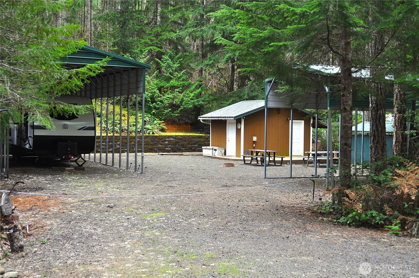 210 N Dow Creek Drive , Hoodsport, WA 98548