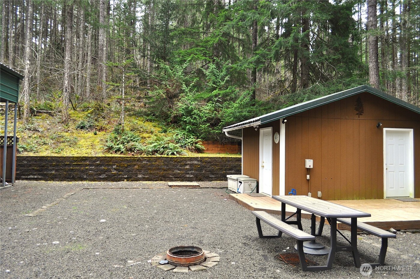 210 N Dow Creek Drive , Hoodsport, WA 98548