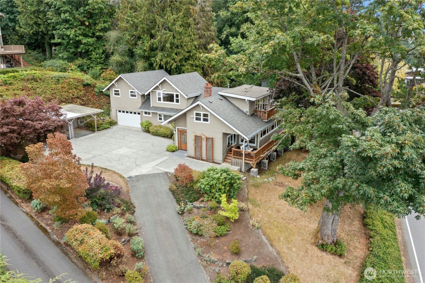 12506 Holmes Point Drive NE, Kirkland, WA 98034-5732