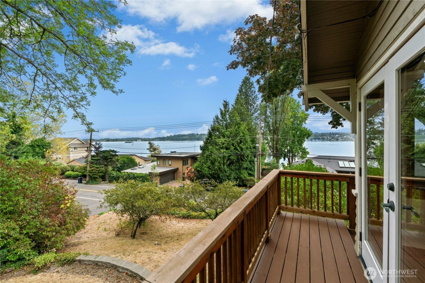 12506 Holmes Point Drive NE, Kirkland, WA 98034-5732