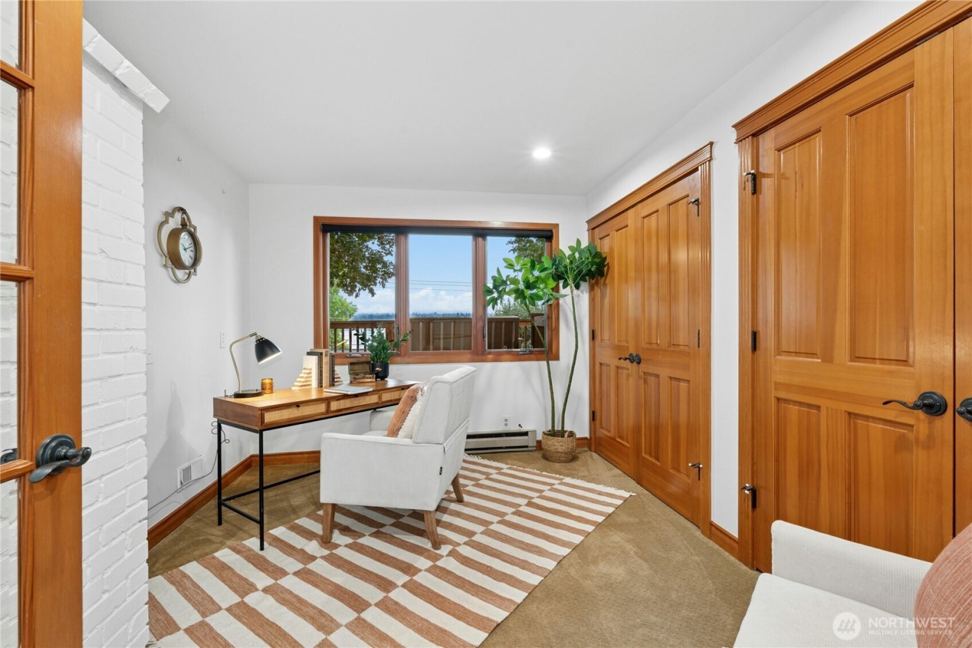 12506 Holmes Point Drive NE, Kirkland, WA 98034-5732