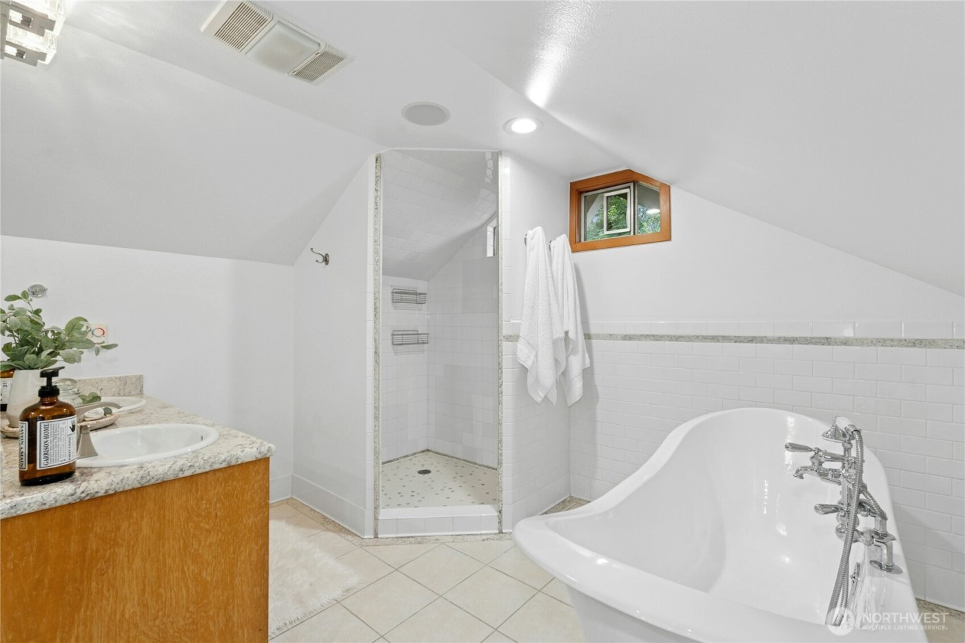 12506 Holmes Point Drive NE, Kirkland, WA 98034-5732