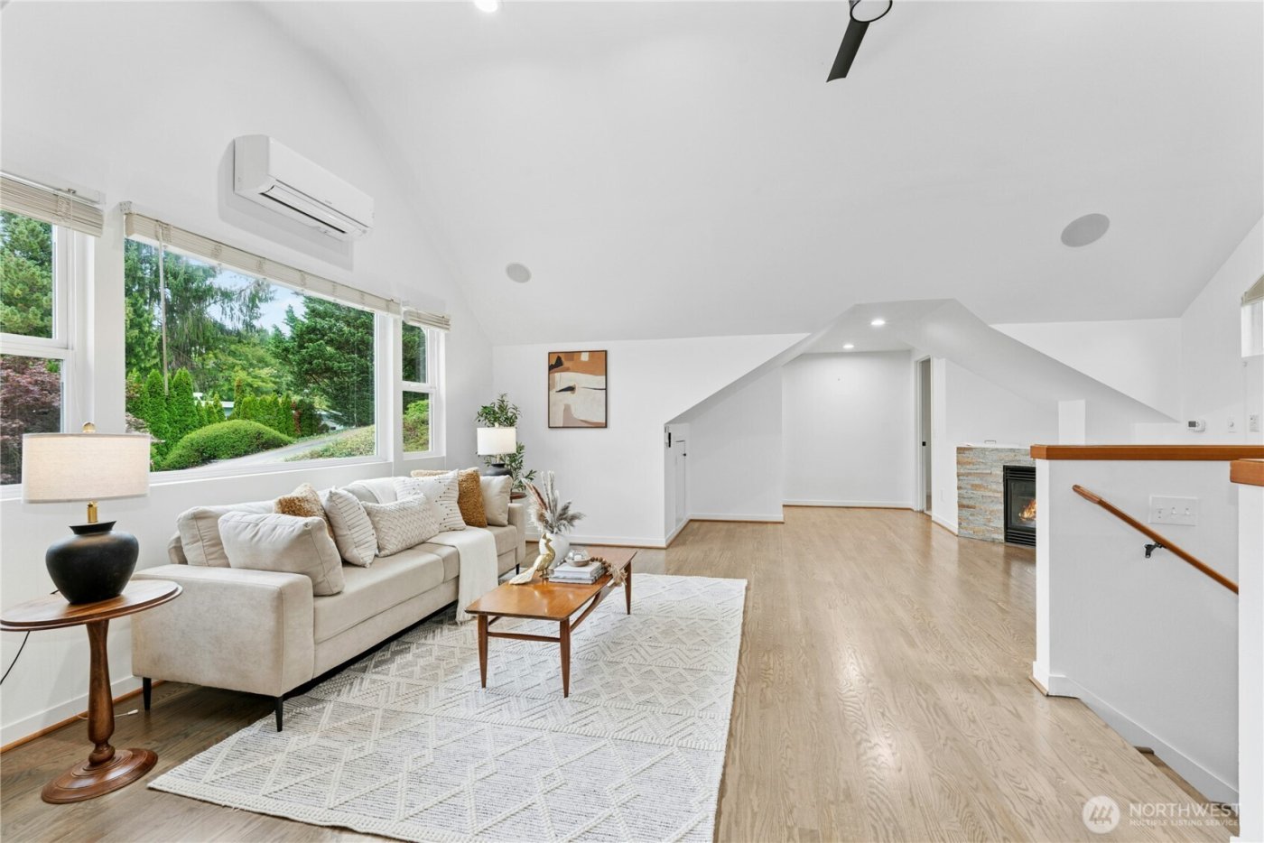 12506 Holmes Point Drive NE, Kirkland, WA 98034-5732