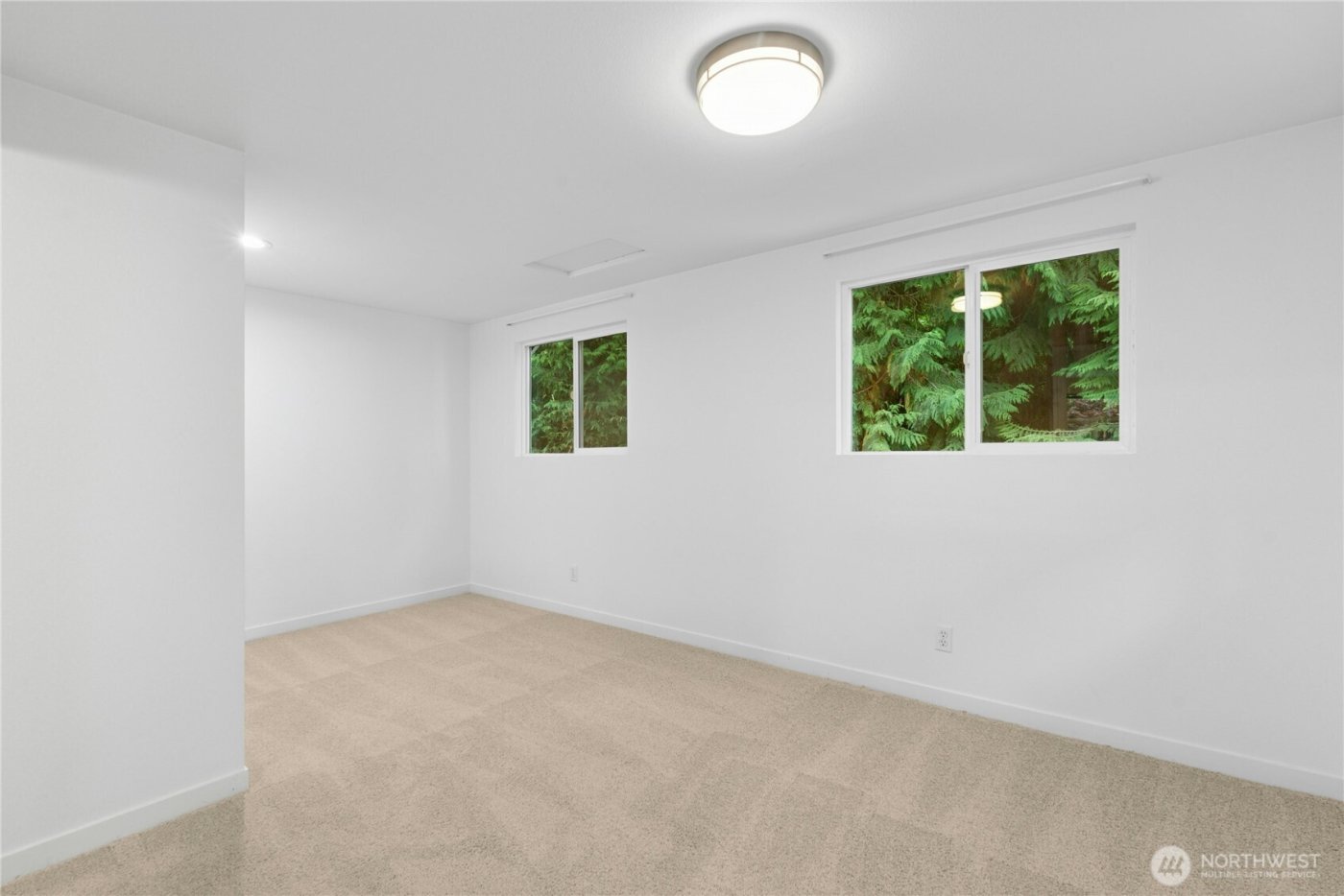 12506 Holmes Point Drive NE, Kirkland, WA 98034-5732