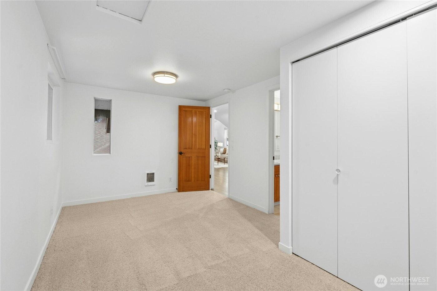 12506 Holmes Point Drive NE, Kirkland, WA 98034-5732