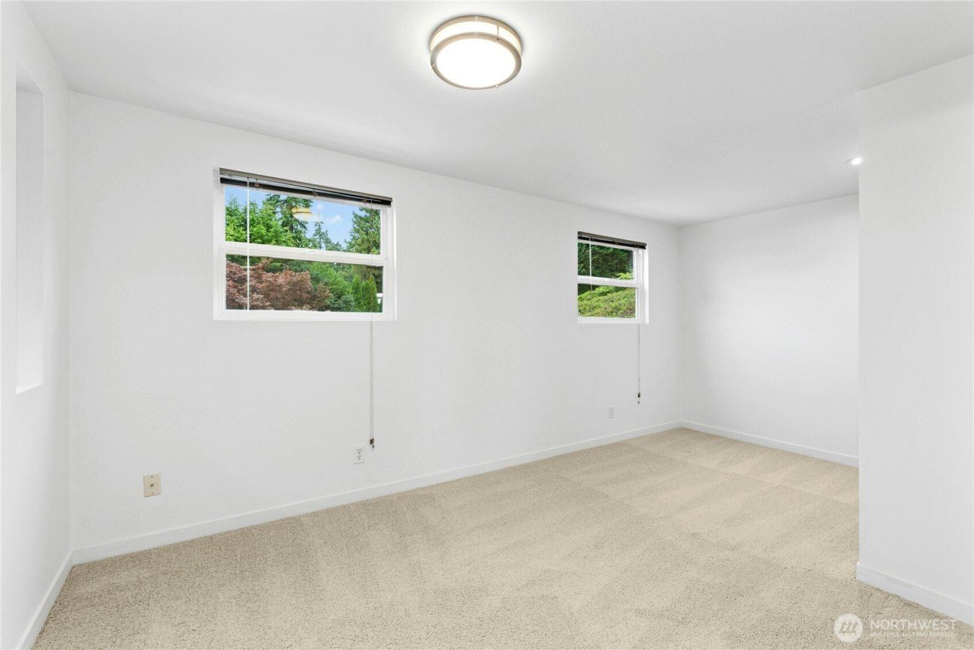 12506 Holmes Point Drive NE, Kirkland, WA 98034-5732