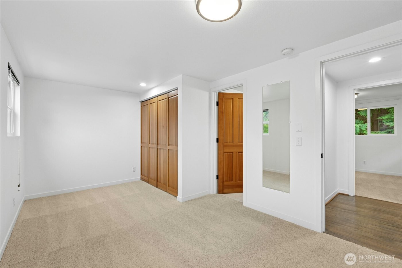 12506 Holmes Point Drive NE, Kirkland, WA 98034-5732